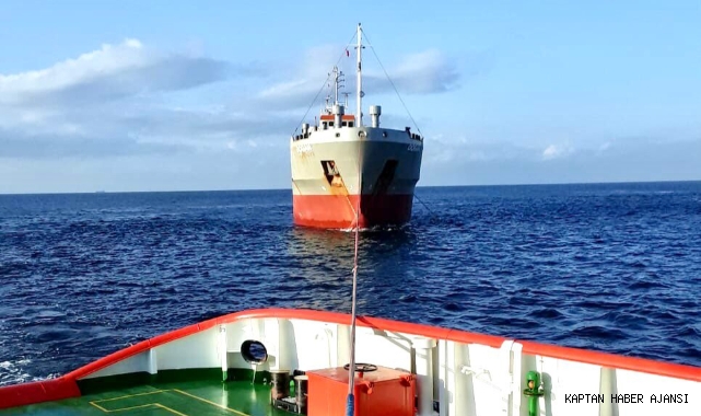 Haydarpaşa açıklarında arızalanan gemi kurtarıldı!