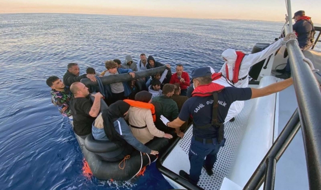 Ege Denizi'nde 57 düzensiz göçmen kurtarıldı!