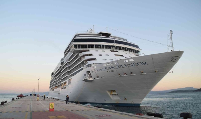 Lüks geminin ilk seferi Kuşadası'na!