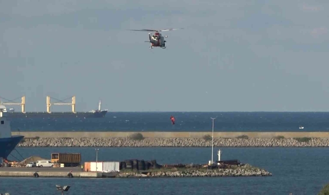 Sahil güvenlik helikopterinden nefes kesen eğitim!