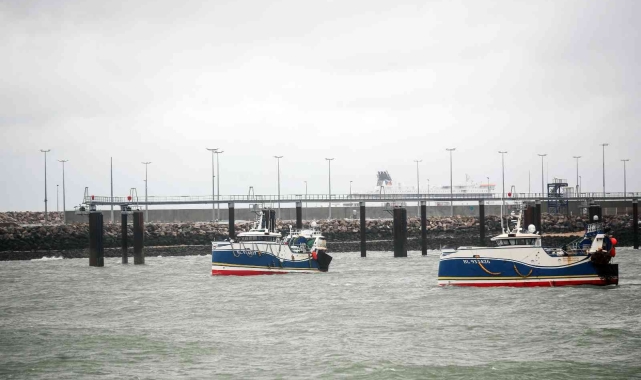 Fransız balıkçılardan Manş Tüneli ve 3 limanda "balıkçılık ruhsatı" protestosu!
