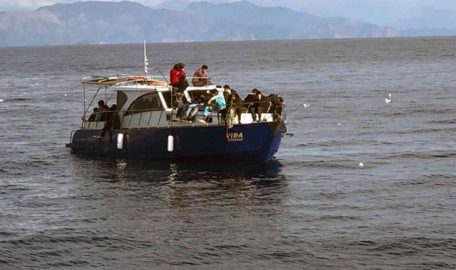 Yunanlılar göçmenleri özel tekne ile geri gönderdi!
