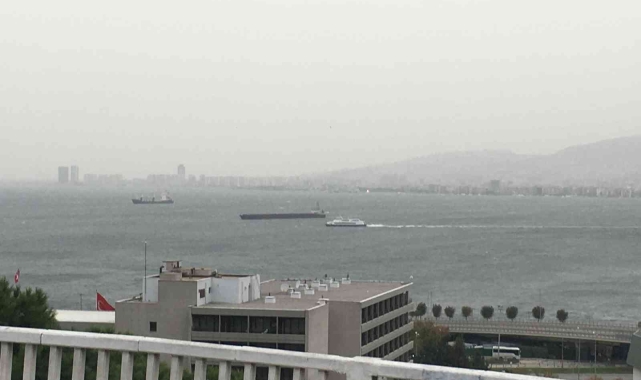 İzmir'de tüm arabalı vapur seferleri iptal!