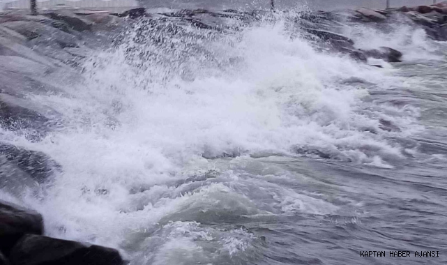 Bandırma'da fırtına deniz ulaşımını olumsuz etkiledi!