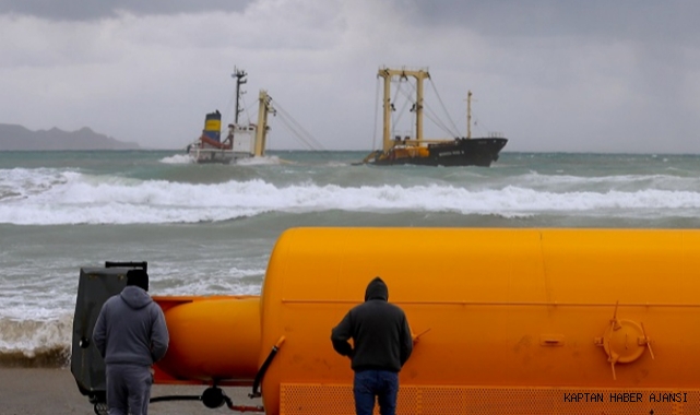 İskenderun'dan kalkan gemi Girit Adası'nda karaya oturarak ikiye ayrıldı!