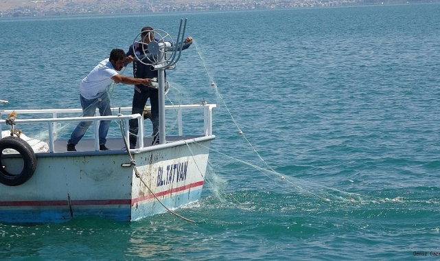Van Gölü'nde faaliyet gösteren kayıtlı balıkçı teknelerine destek!