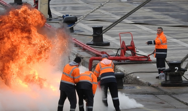 Çeşme Ulusoy Limanı'nda nefes kesen anlar