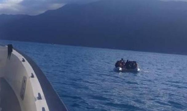 İzmir açıklarında 330 düzensiz göçmen yakalandı!