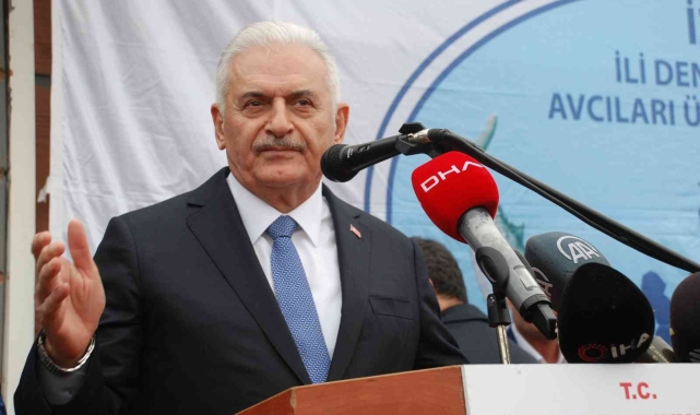 Binali Yıldırım, İzmir Güzelbahçe balıkçı barınağında!