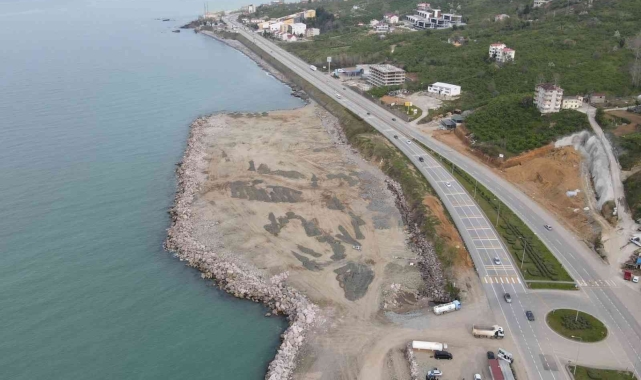 Türkiye'nin en büyük balıkçı barınağında çalışmalar sürüyor