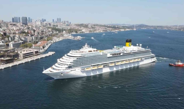 Dev kruvaziyer gemisi 'Costa Venezia' İstanbul'a yanaştı