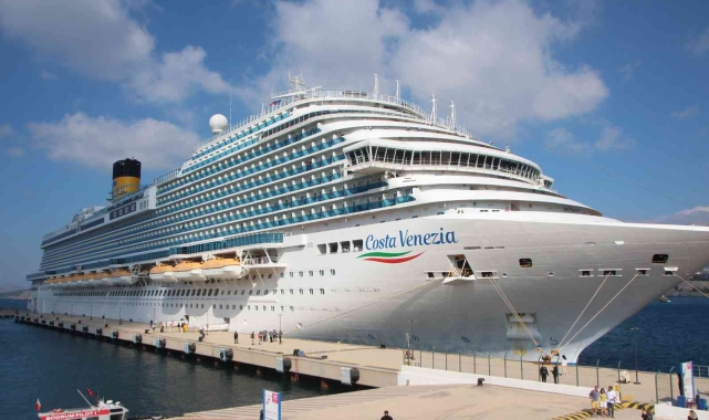Costa Venezia Bodrum'a yanaştı: Tarihinin en büyük yolcu gemisi