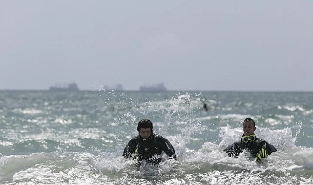 Mersin'de denizde kaybolan genci arama çalışmaları sürüyor