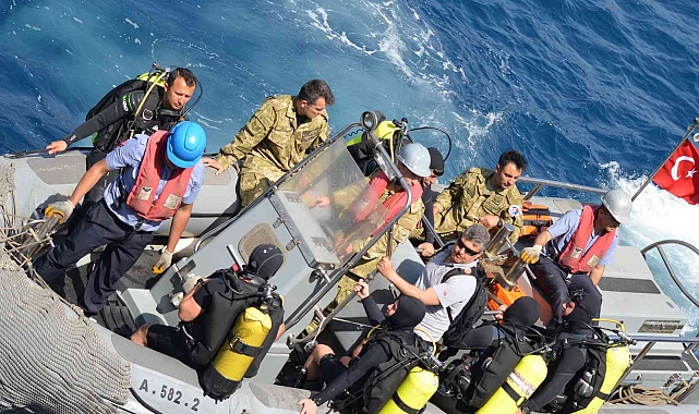 Kurtaran-2022 tatbikatında denizaltından kurtarma faaliyeti gerçekleştirildi
