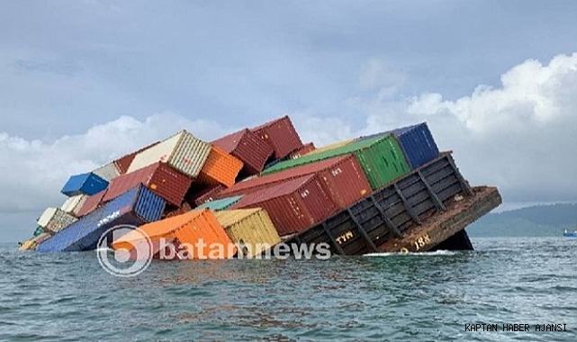 Konteyner mavnası yan yattı, 12 konteyner denize düştü (Video) 