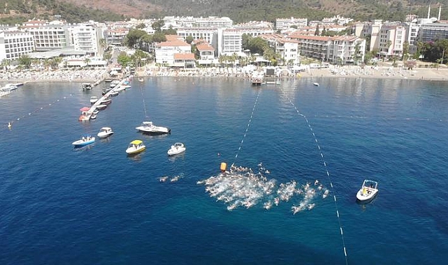 Marmaris rekortmen ve şampiyon yüzücüleri ağırladı