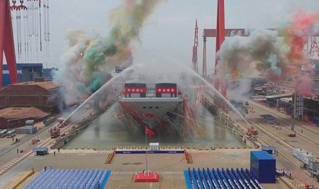 Çin üçüncü uçak gemisini suya indirdi