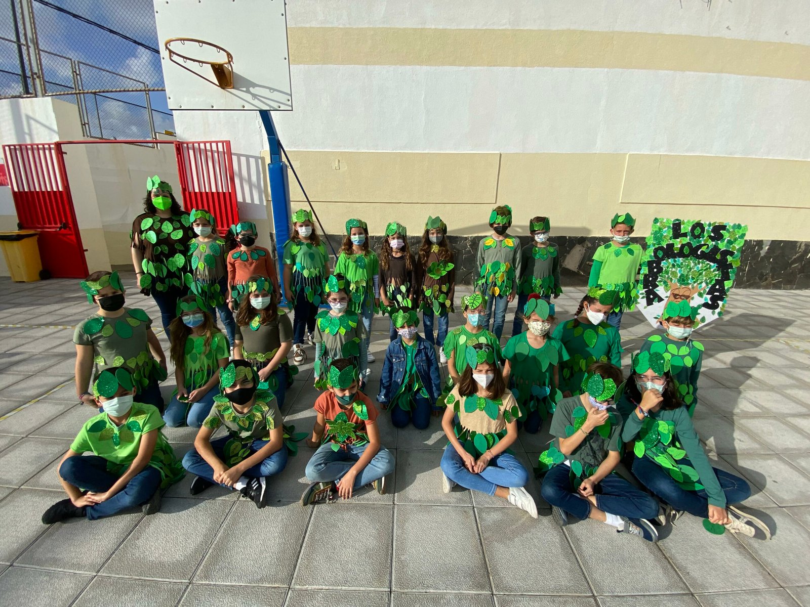 Escuela España celebra la Semana del Párvulo con un colorido carnaval ambiental en Osorno