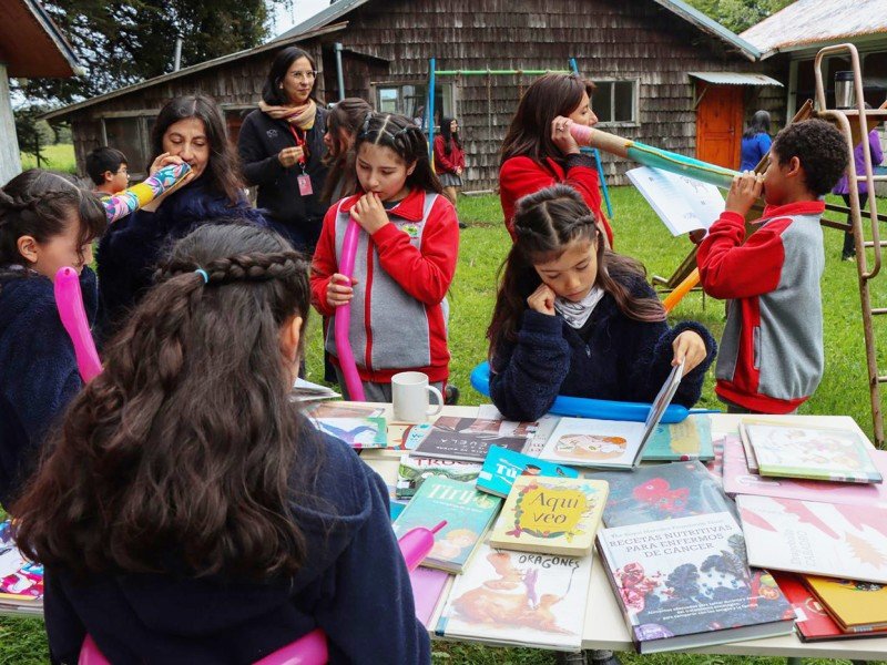 SLEP Llanquihue impulsa la lectura en Fresia y Los Muermos con Bibliomóvil y 6.400 libros