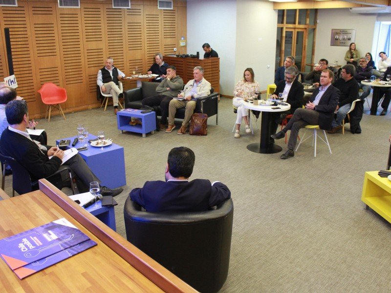 CChC Puerto Montt: Candidatos Presidenciales Debaten Soluciones para Vivienda y Desarrollo Regional en Los Lagos