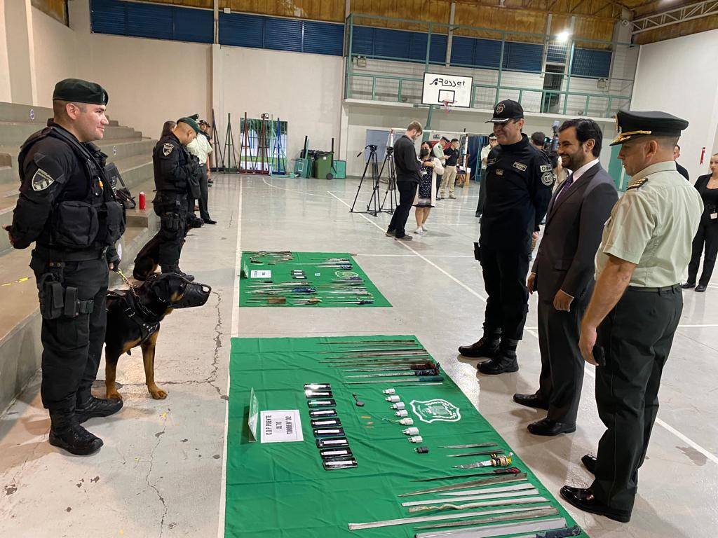 Gendarmería incauta armas y celulares en allanamiento a cárceles de Puerto Montt y Osorno