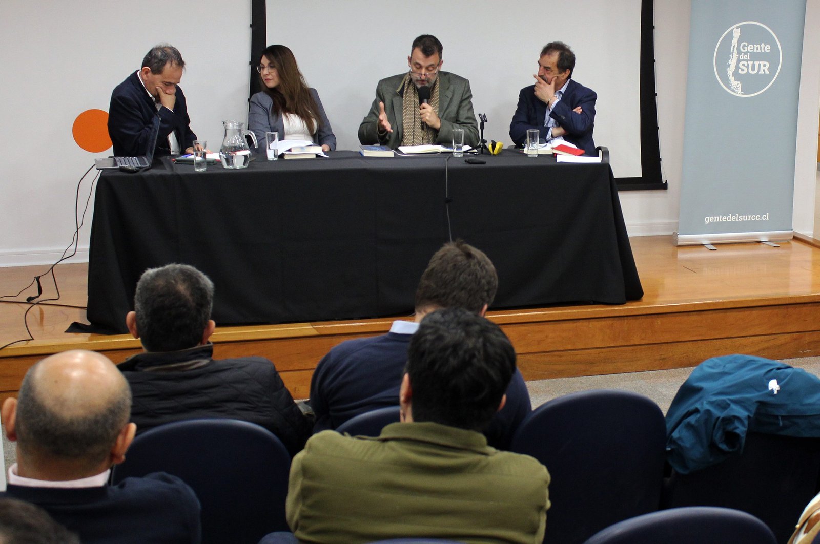 Sergio Micco presenta su libro sobre el estallido social en Puerto Montt y Puerto Varas
