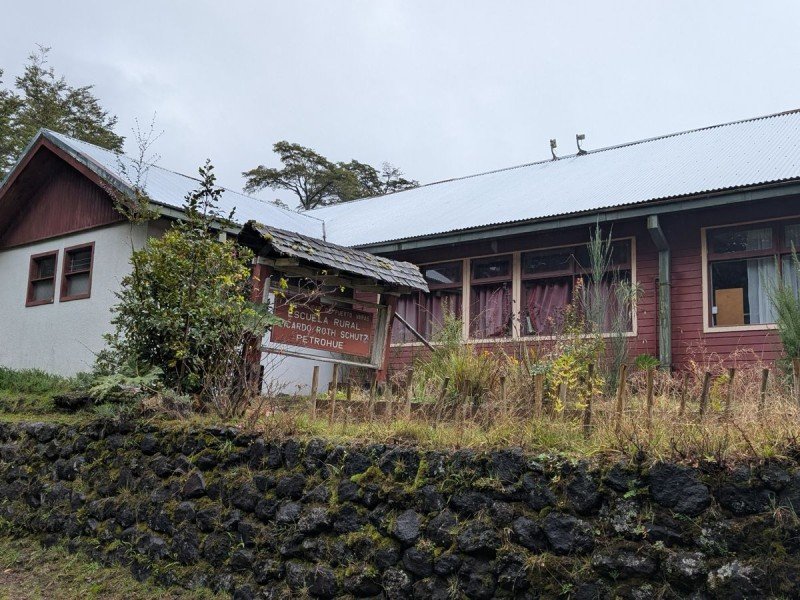 Escuela de Petrohué asegura agua potable con innovador sistema de recolección de lluvia