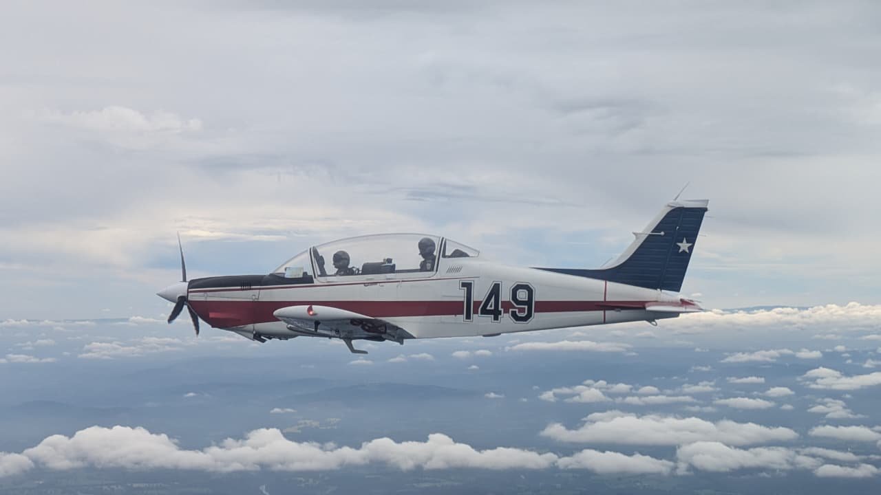 Aviones T-35 Pillán de la FACH surcan cielos de Frutillar por Raid de Instrucción