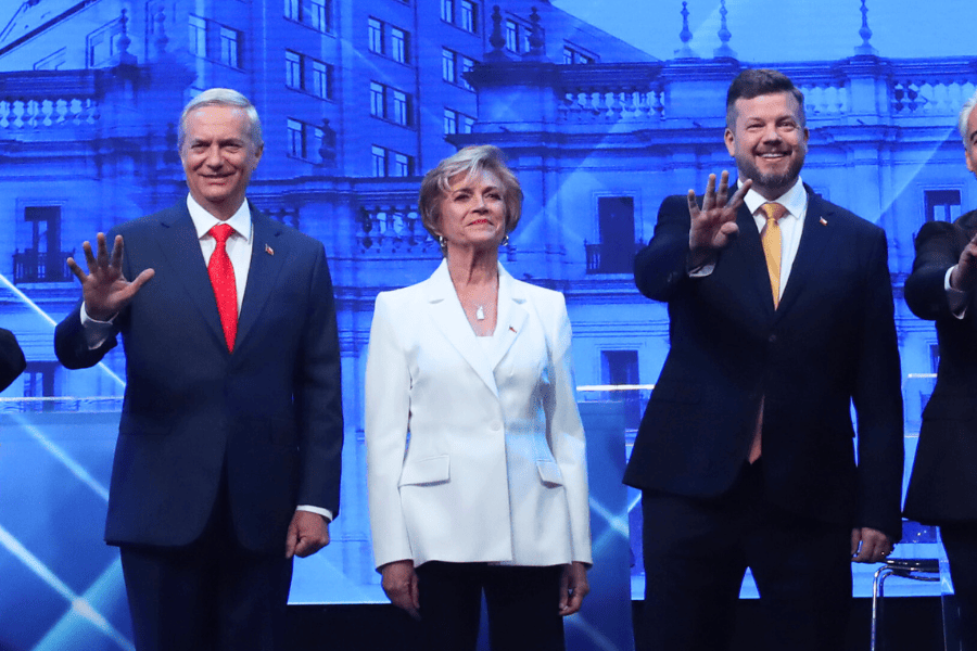 Estudio Azerta Unholster Revela Sorpresas del Gasto Electoral: La Radio se Impone y Kaiser Gasta Inesperadamente Poco