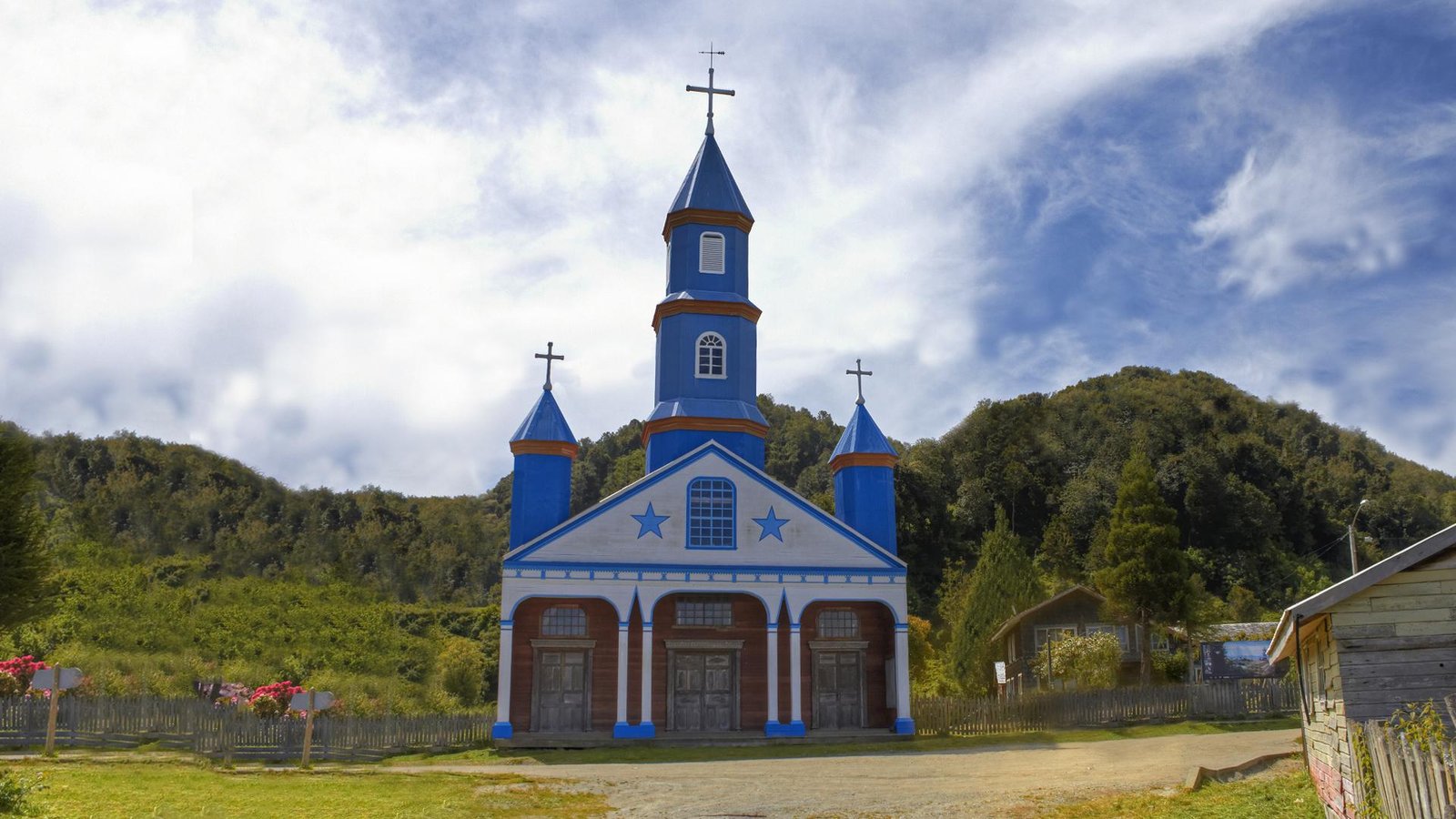 Turismo en Chiloé: Lanzan pasaporte para la Ruta de las Iglesias UNESCO
