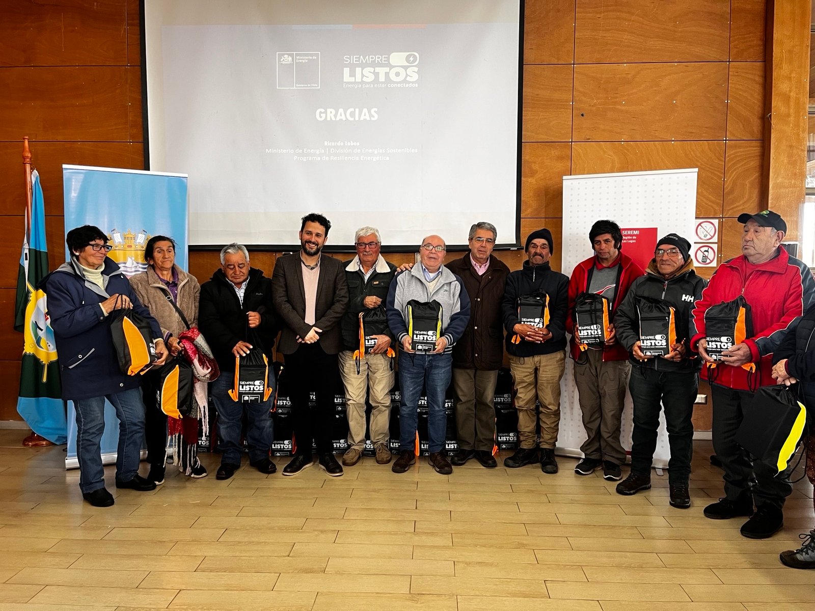 Maullín: 90 Familias Reciben Kits de Resiliencia Energética para Enfrentar Emergencias