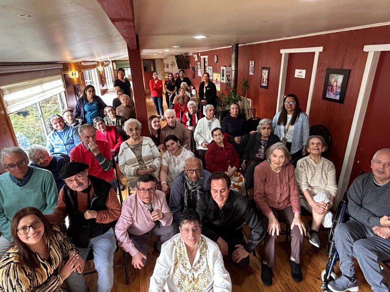 Música y Alegría en ELEAM Puerto Varas con Artistas del Sur de Chile