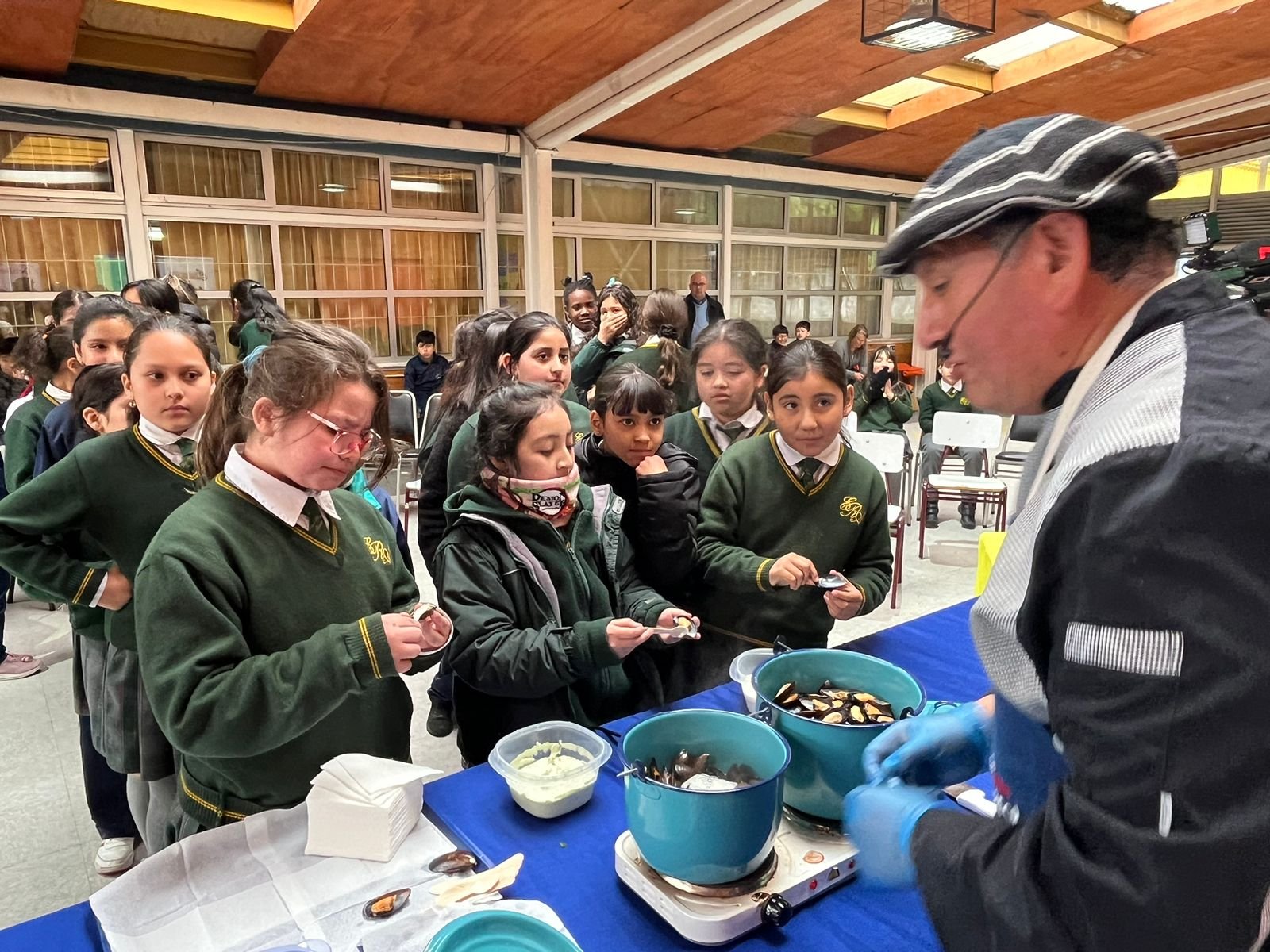 Logro en Los Lagos: Chorito se consolida en el menú de todos los colegios de la región
