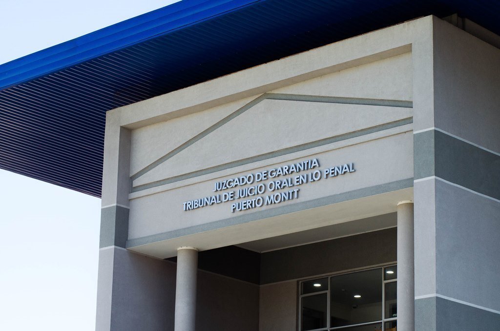 Condenan con cárcel a autores de violento robo en local comercial de Puerto Montt