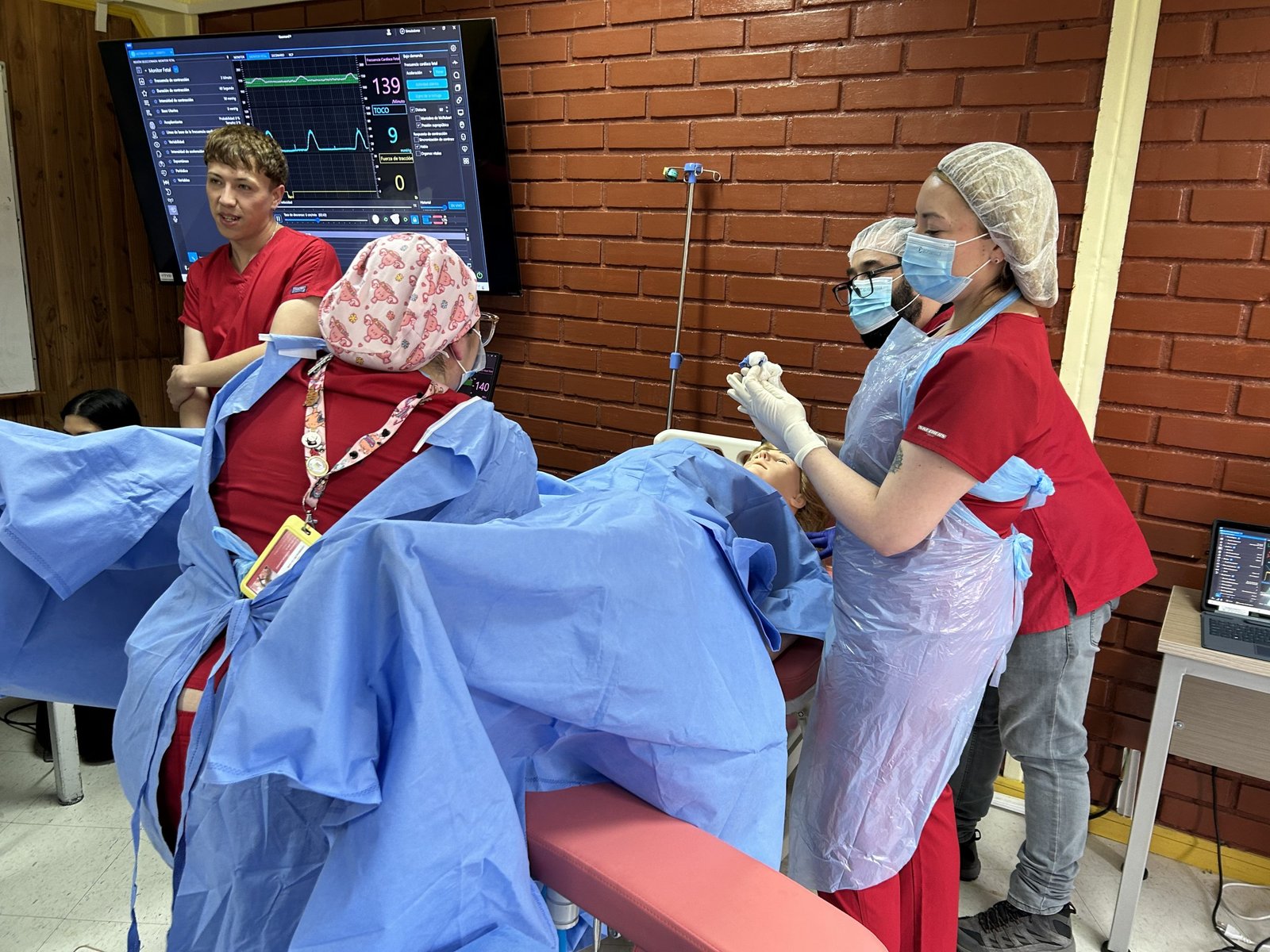ULagos Osorno fortalece formación en Obstetricia con simuladores de parto de última generación