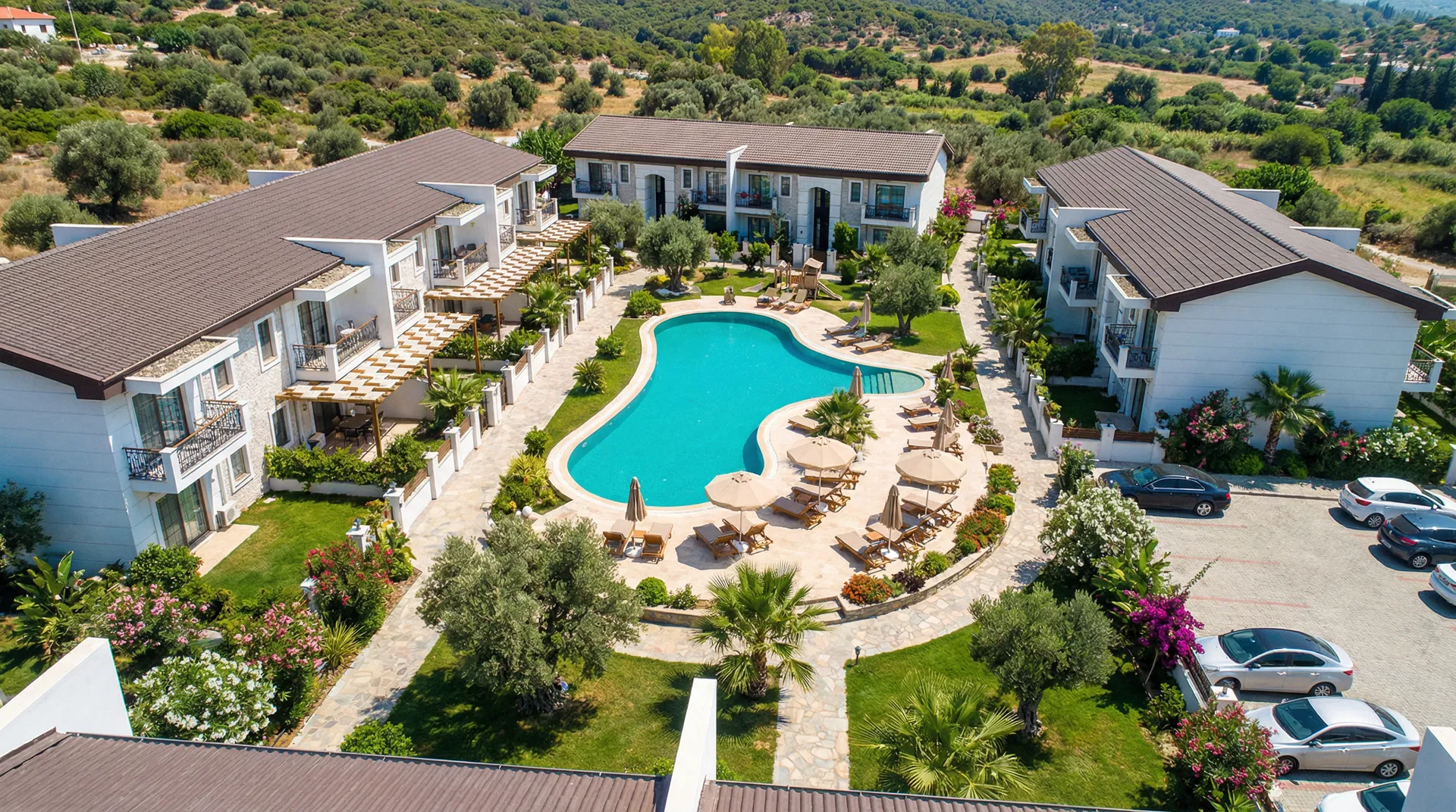 Keremköy Liora Evleri havuzlu kuşbakışı görünüm - Gömeç Balıkesir peyzajlı bitmiş hal