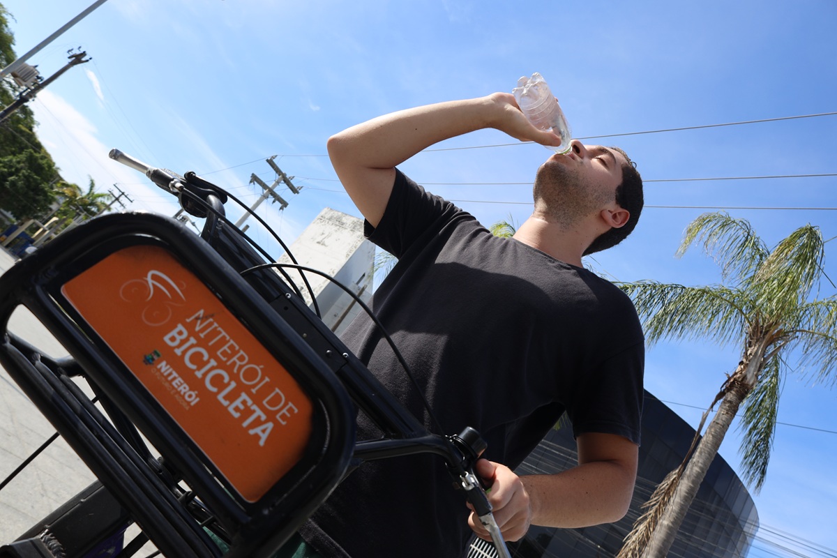 Secretaria de Saúde de Niterói reforça alerta e orientações à população sobre verão e altas temperaturas