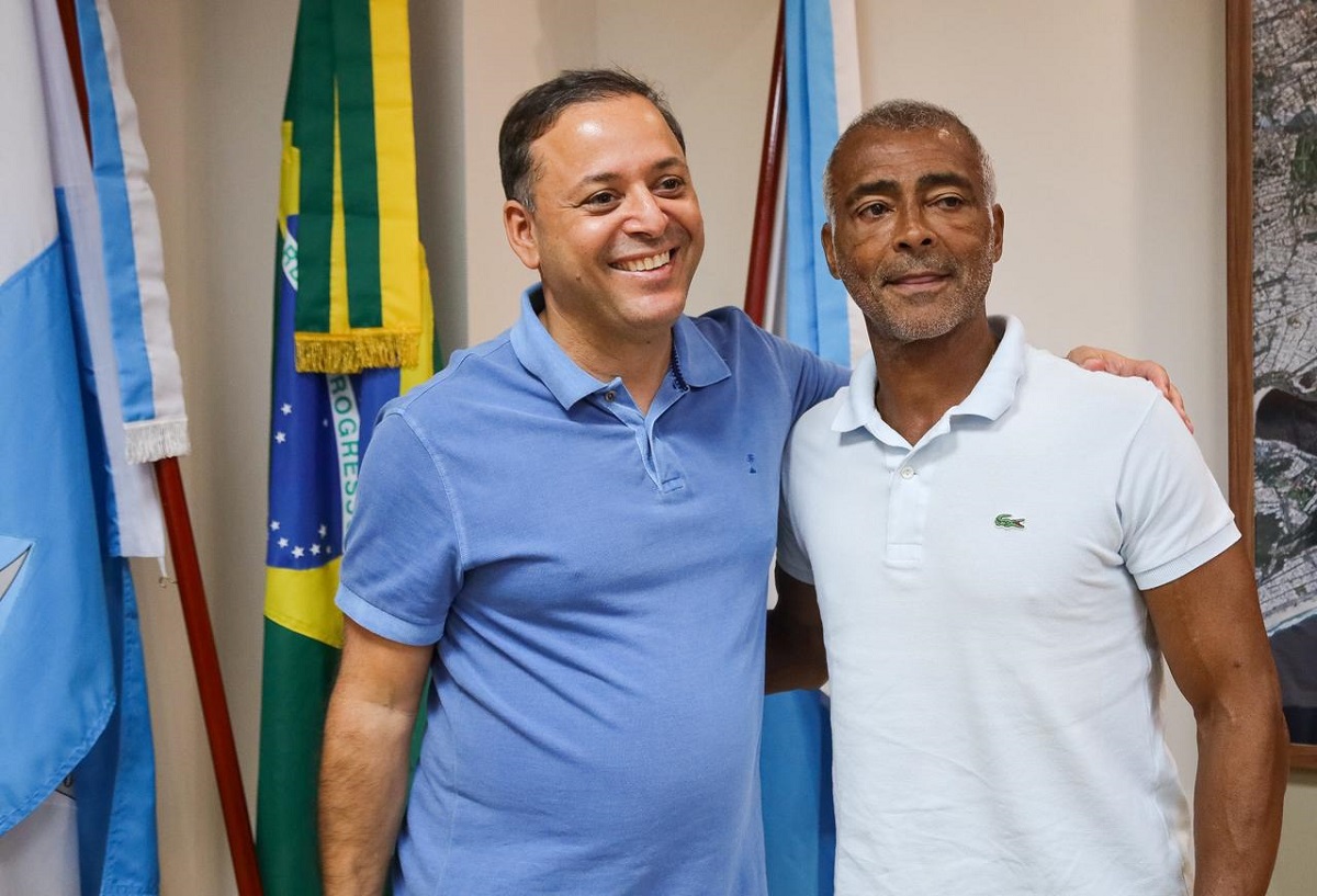 Prefeito de Niterói, Rodrigo Neves, recebe senador Romário