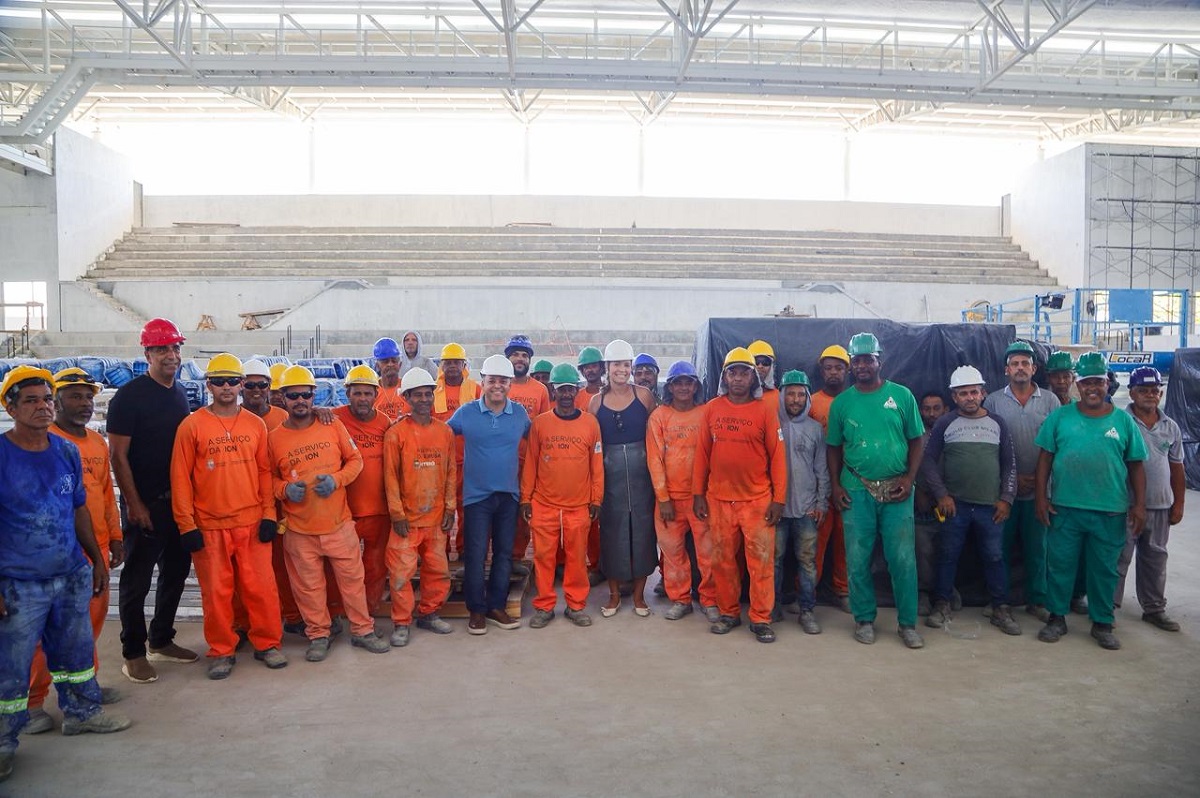 Prefeito Rodrigo Neves vistoria obras em região central de Niterói