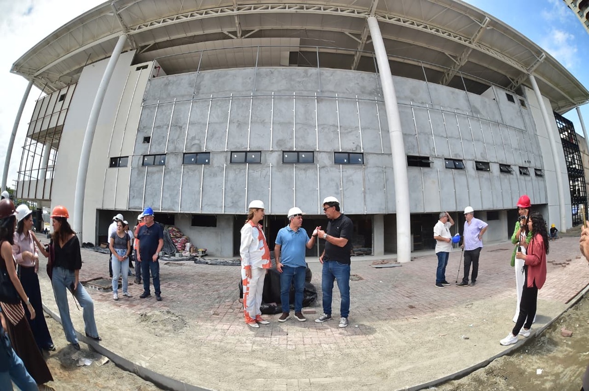 Prefeito Rodrigo Neves vistoria obras do Distrito de Inovação e da Arena Niterói