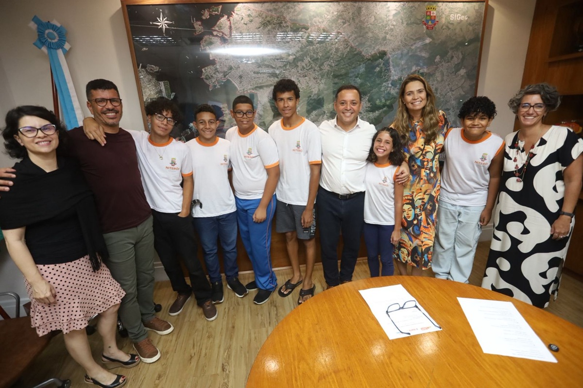 Prefeitura de Niterói premia estudantes da rede municipal que fizeram desenhos sobre o futuro da cidade