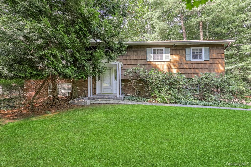 19 Mary Beth Dr, Suffern, NY 10901