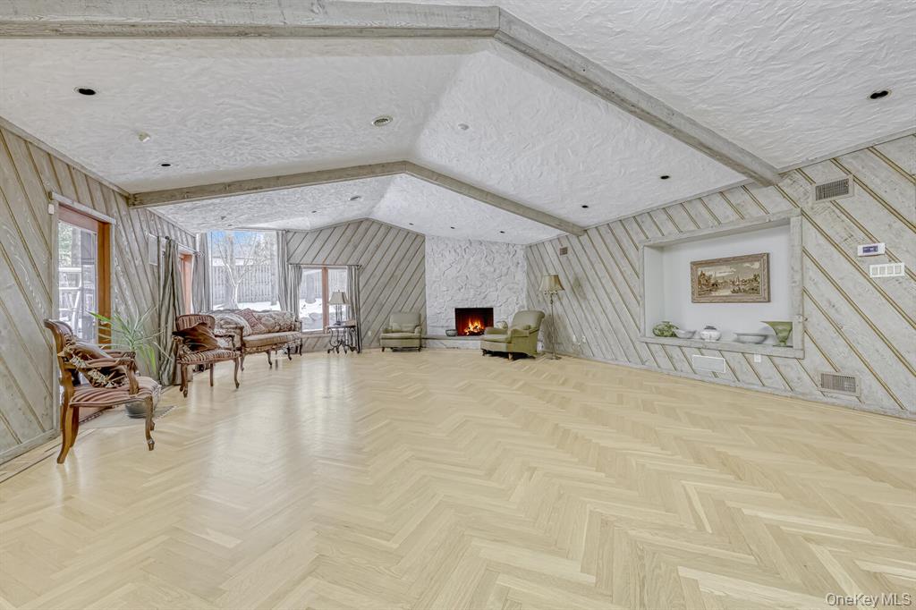 4 Hilltop Pl, Monsey, NY 10952