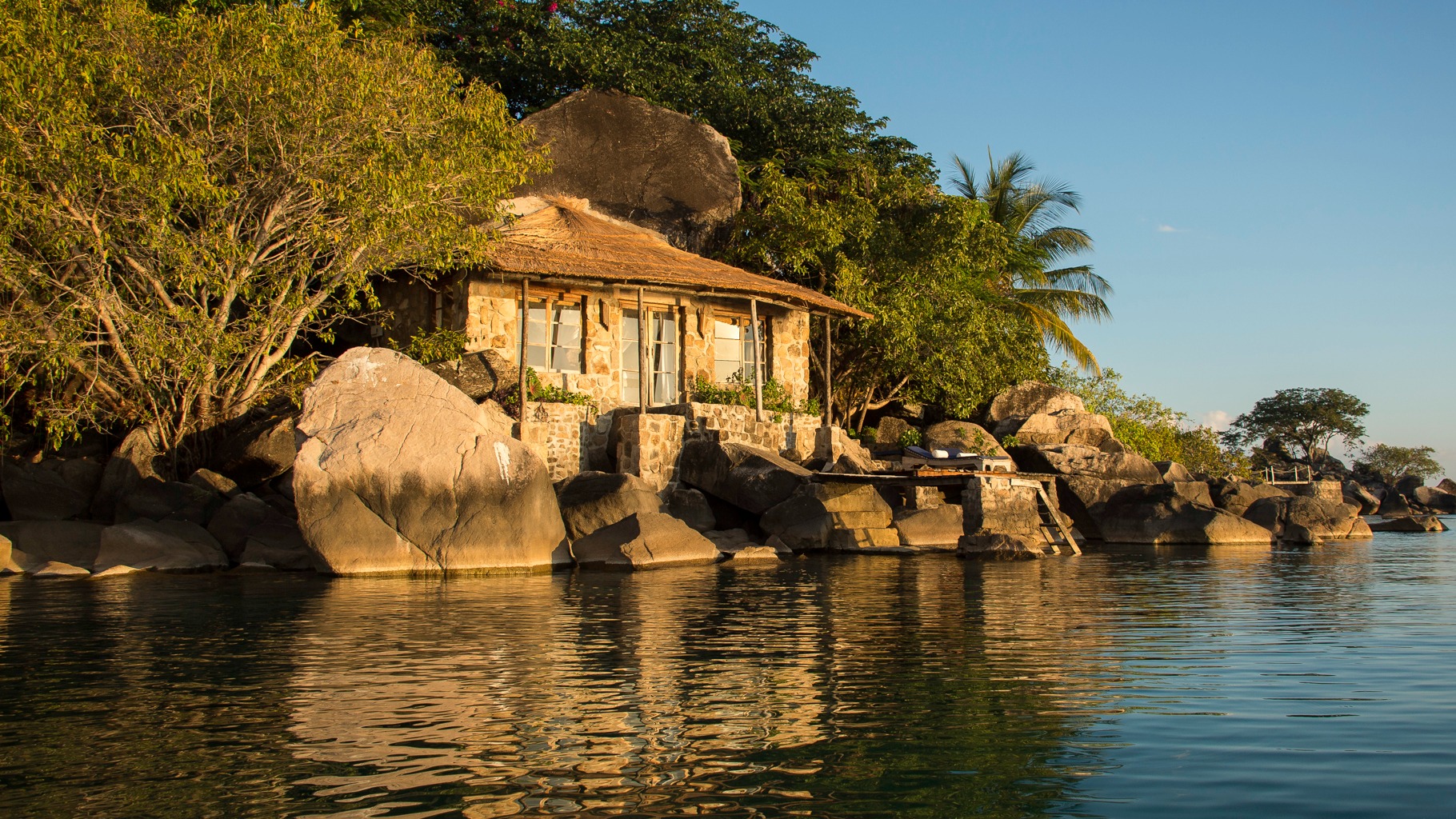 Kaya Mawa Lodge Guide: Lake Malawi Access and On-Site Pursuits