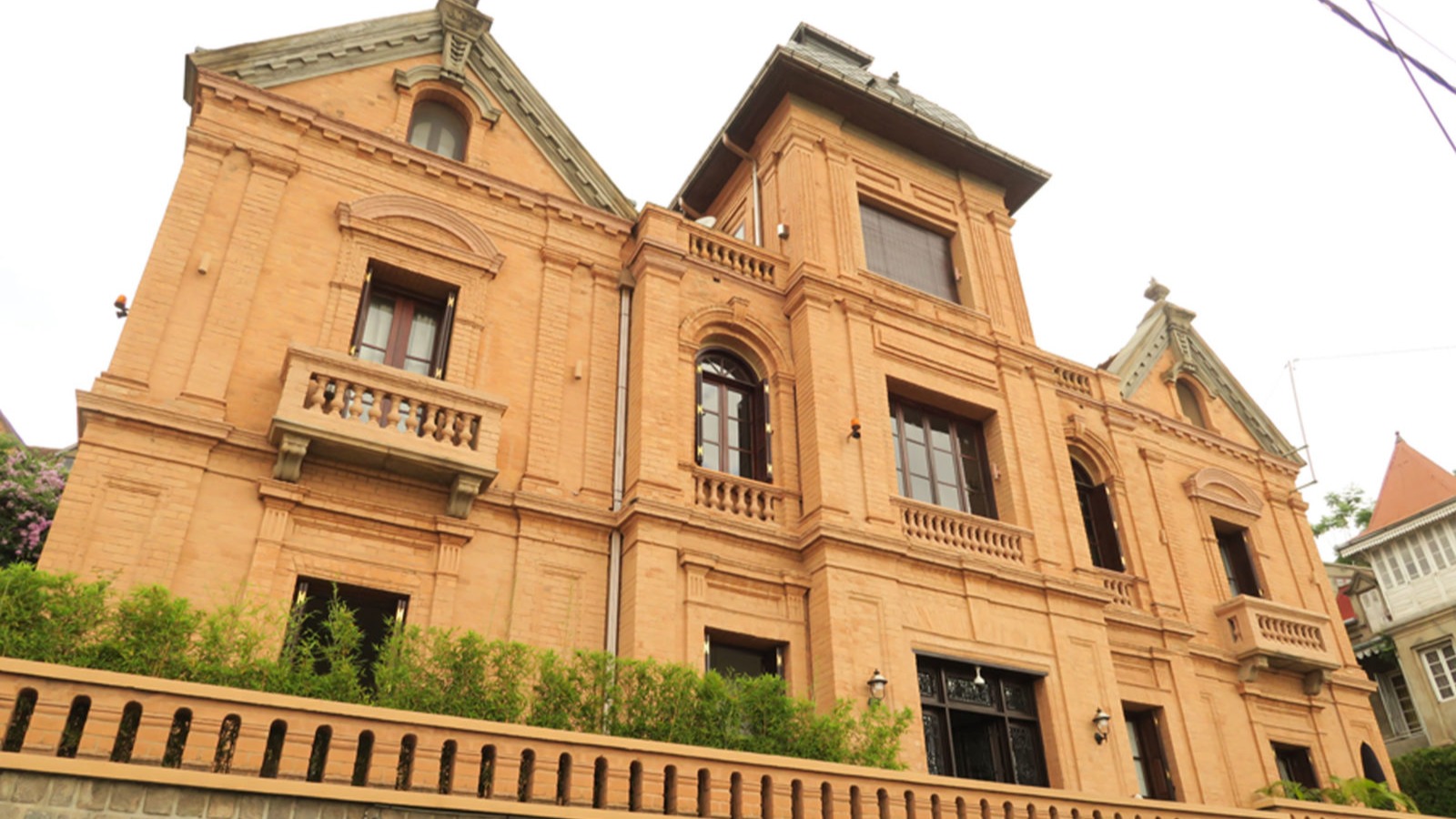 Restored Villa Life: How Maison Gallieni Revives a Governor's Past