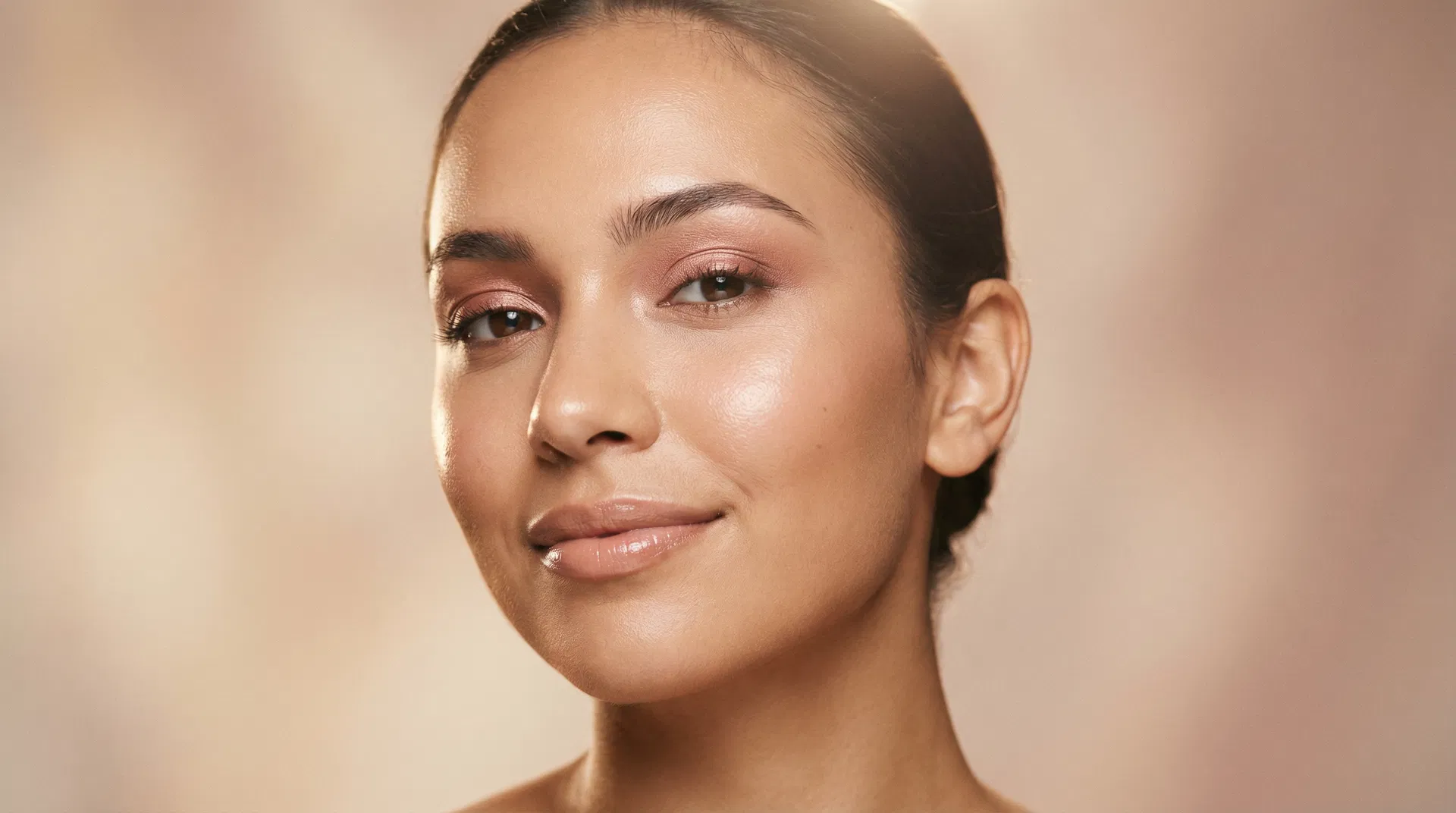 Professionelles Make-up von Margot — natürlicher Glow Look