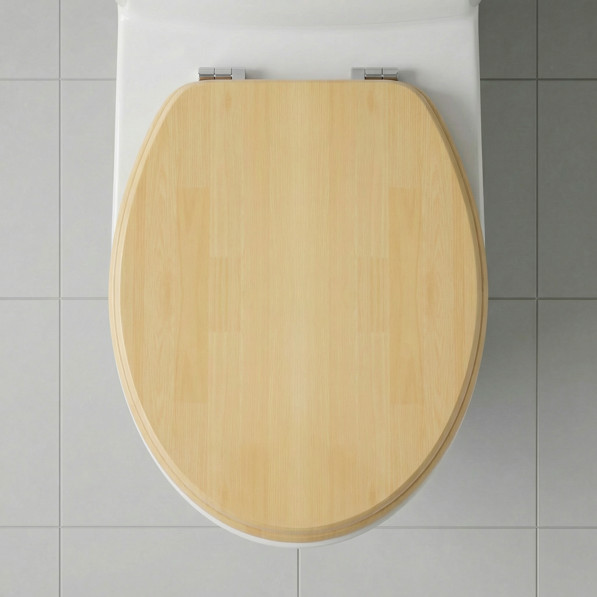 Nahaufnahme einer Person, die einen WC-Sitz mit einem Dampfreiniger säubert