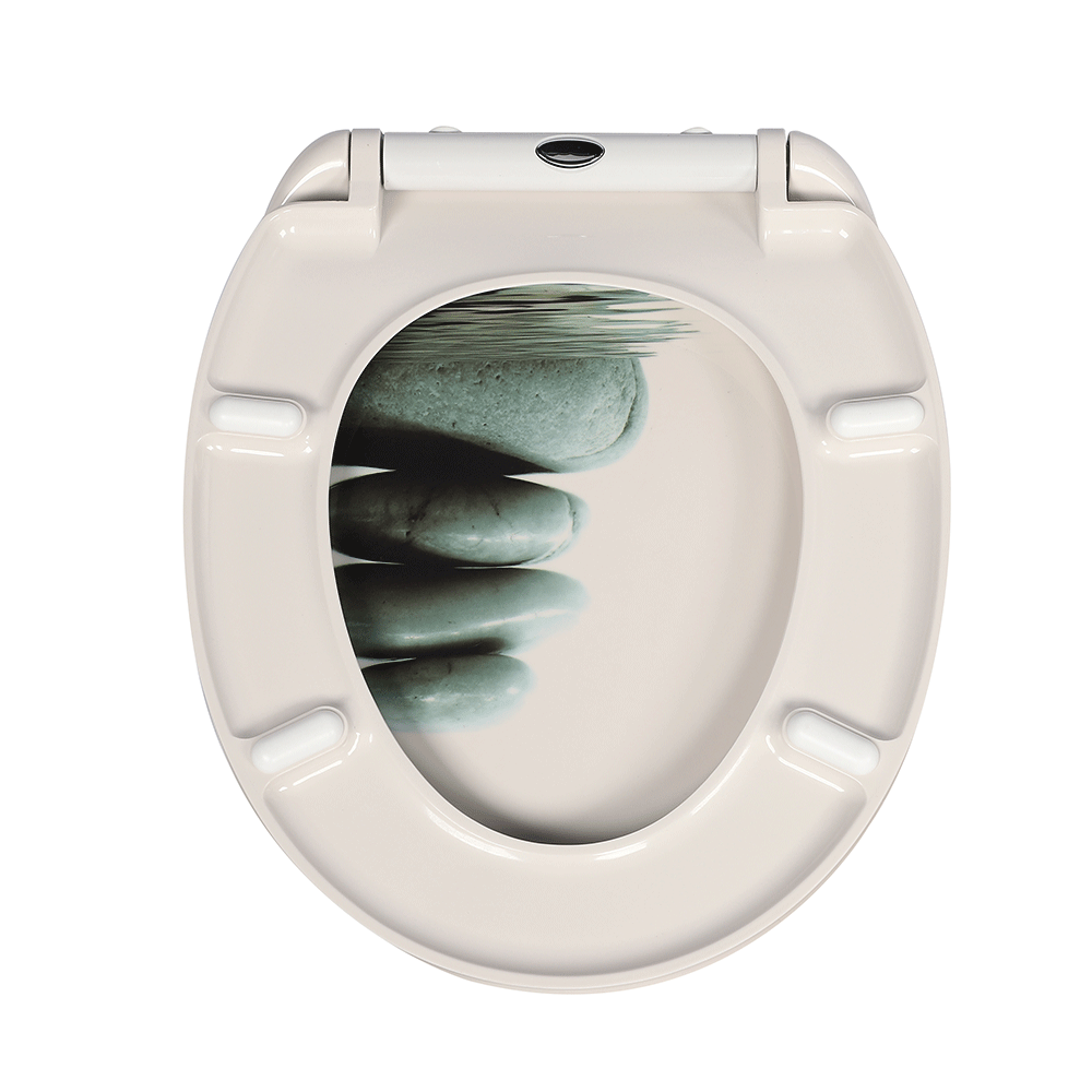 Sauberer, glänzender WC-Sitz nach der Reinigung