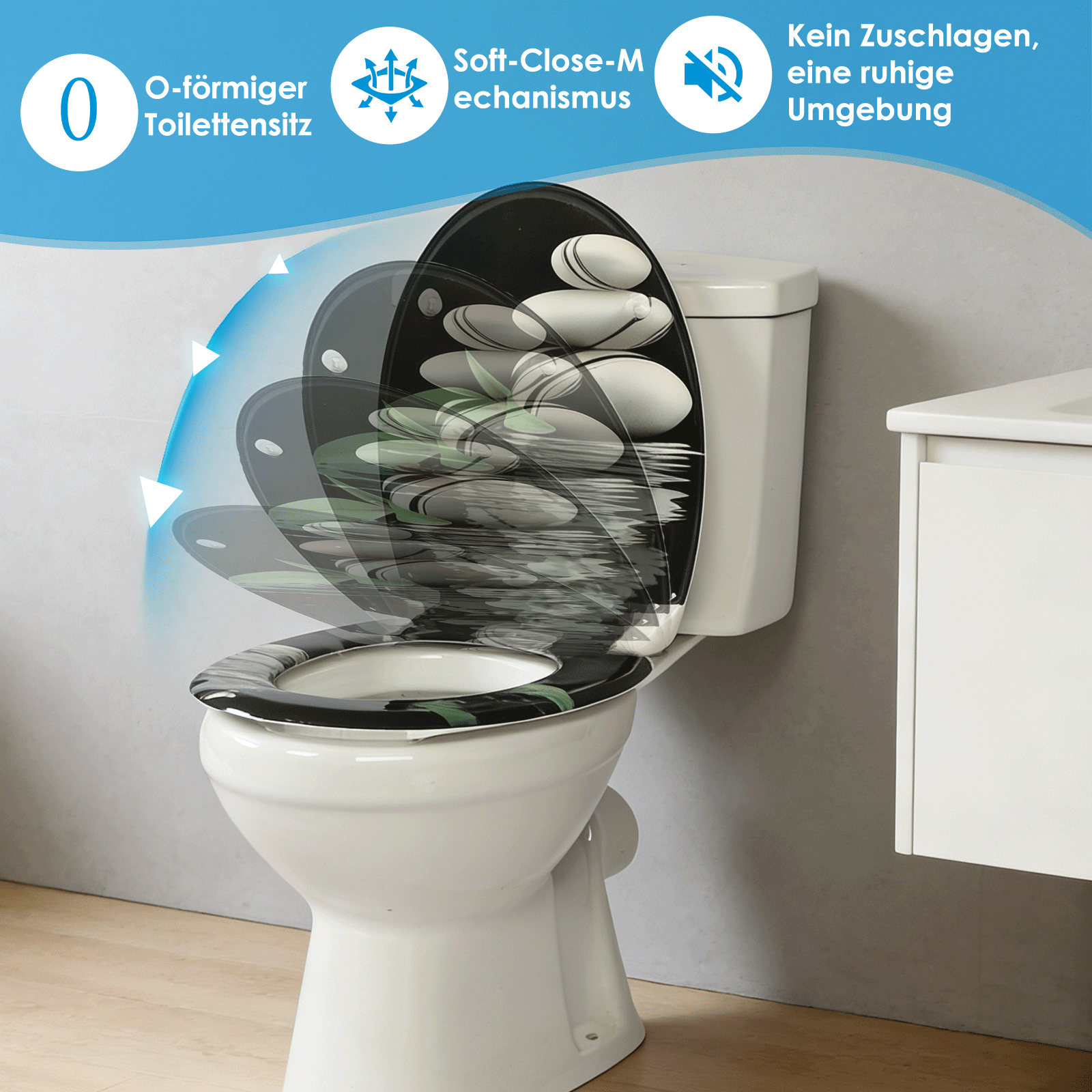 Eine saubere Toilette, bei der der WC-Sitz mit Schnellverschluss entfernt wurde, um die Reinigung zu demonstrieren.