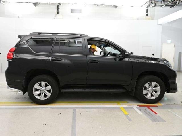 Toyota Land Cruiser Prado TRJ150W 3